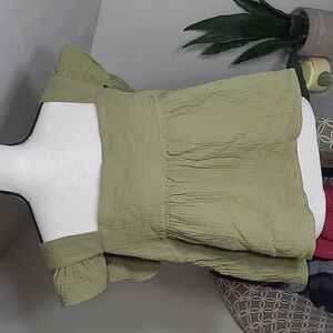 Kourt Kiana Olive Green Flutter Short Sleeve Top Size Medium